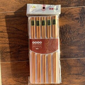 10 PAIRS OF WOODEN CHOPSTICKS
